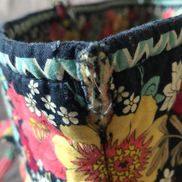 Large Vera Bradley tote in GUC. Lots of pockets! - Picture 5 of 7